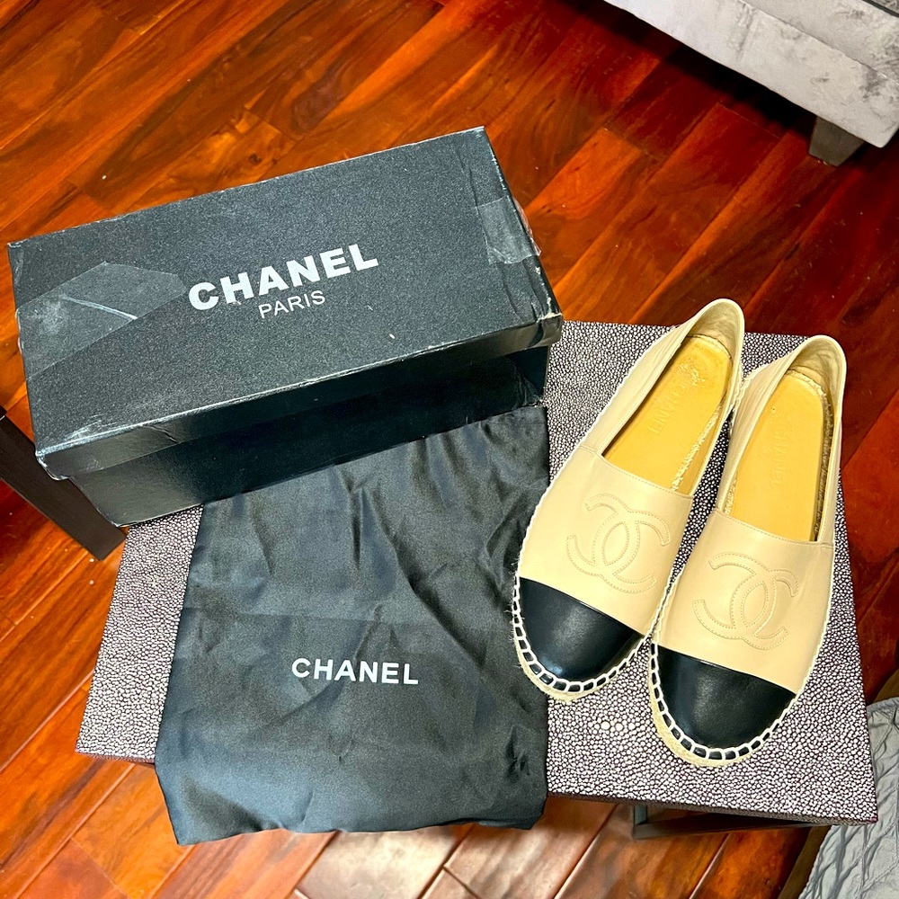 Chanel CC espadrilles flats womens - size 10- gently used. Black and beige